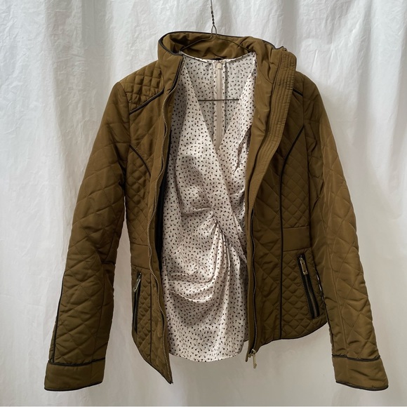 Silk like sleeveless wrap blouse - Picture 7 of 9